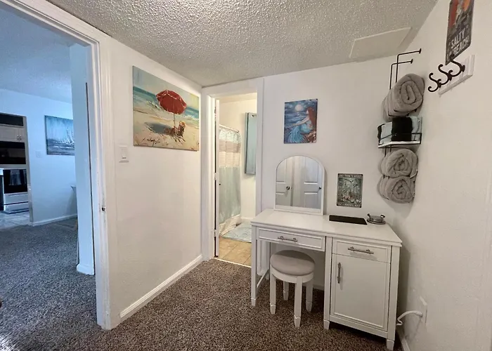 Pet Friendly, 5 Minutes To Town, 20 Miles To The Holiday home *