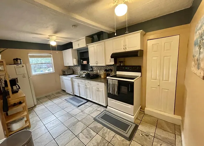 Pet Friendly, 5 Minutes To Town, 20 Miles To The Pensacola