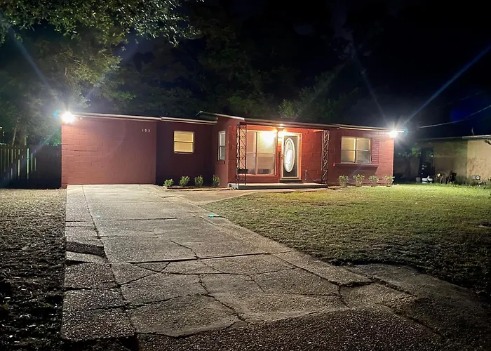 Pet Friendly, 5 Minutes To Town, 20 Miles To The * Pensacola