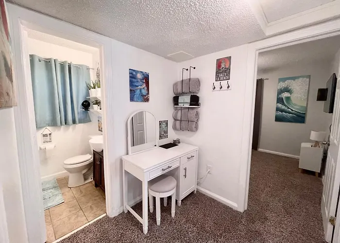 Pet Friendly, 5 Minutes To Town, 20 Miles To The *