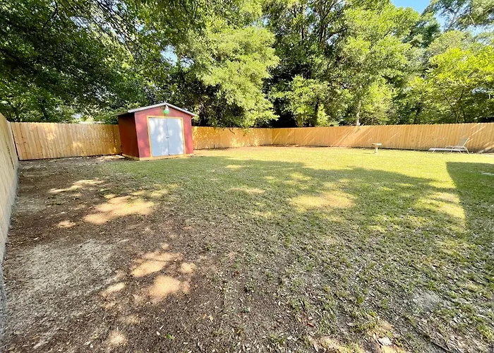 Pet Friendly, 5 Minutes To Town, 20 Miles To The * Pensacola