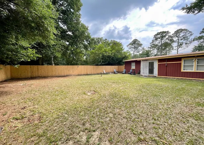Pet Friendly, 5 Minutes To Town, 20 Miles To The Pensacola